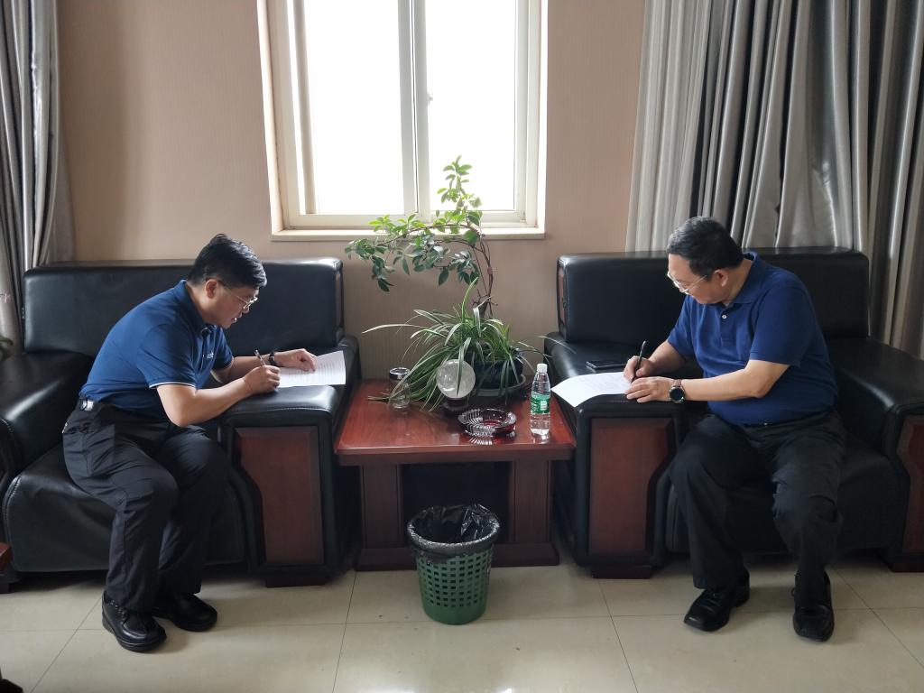 学院院长赵牧与西昌市人民医院院长李杨健签订毕业生实习就业基地协议